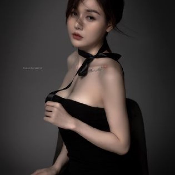 Linh Lai sexy 