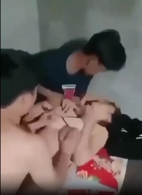 Khi đám bạn làm đạo diễn bất đắc dĩ