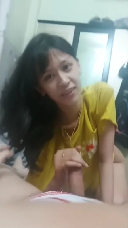 Tuyệt kỹ lưỡi từ cô nàng hạt tiêu