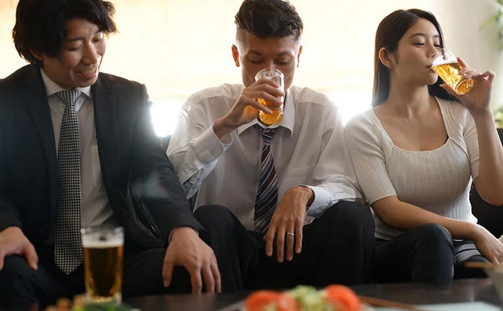 JUR-589 Cho cấp dưới ở riêng với vợ để trải nghiệm cảm giác biến thái