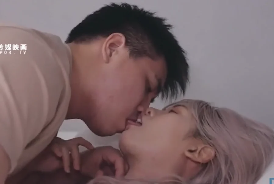 RS014 Thanh niên hoang tưởng làm tình với búp bê